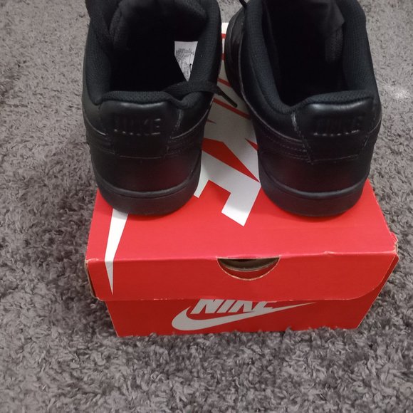 Black Air Force 1  size 8 - Picture 5 of 7